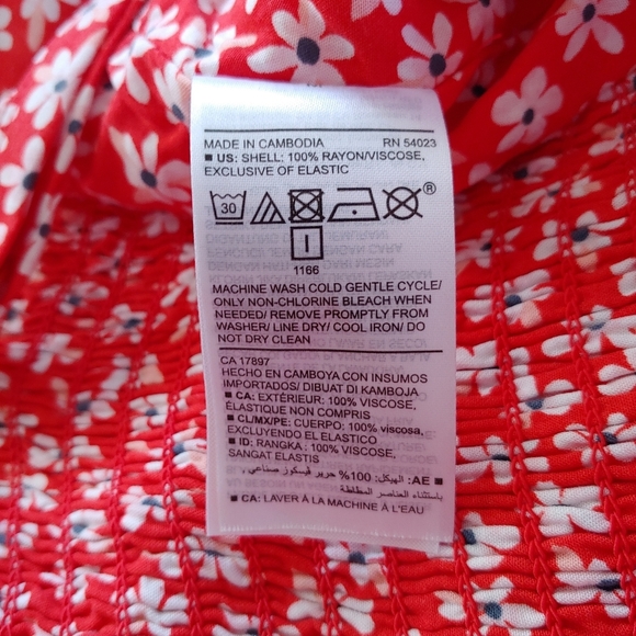 Old Navy Slim Tie Front Floral Print in Camo Red Jumpsuit Size Women Medium - Picture 11 of 12